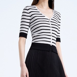 ニットトップス レディース トップス ニット セーター クロップド丈 半袖 Vネック 襟なし タイト スリム 細身 かわいい シンプル カジュアル おしゃれ レトロ ラフ 個性的 モード系 存在感 キュート ベーシック アクティブ ボーダー 春 夏 秋 ロングシーズン デート お出かけ 旅行 公園 女子会 休日 ショッピング コンサート ライブ お花見 カフェ 韓国 オルチャン プチプラ 普段使い 着回し モテ トレンド 流行 インスタ映え S M L 小さいサイズ 大きいサイズ ブラック グリーン