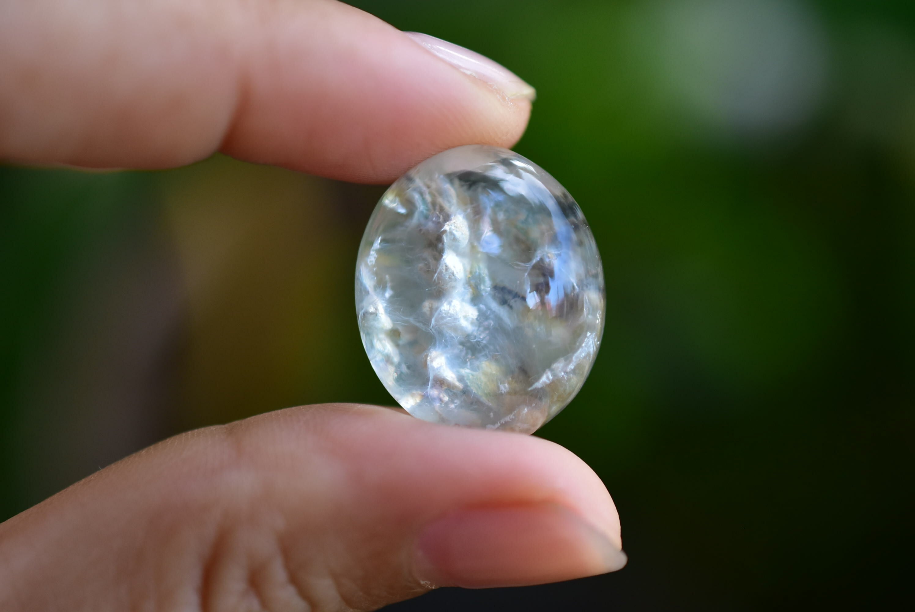 虹入り☆ホワイトガーデンクォーツ ルース s11 | Funky garuda Stone