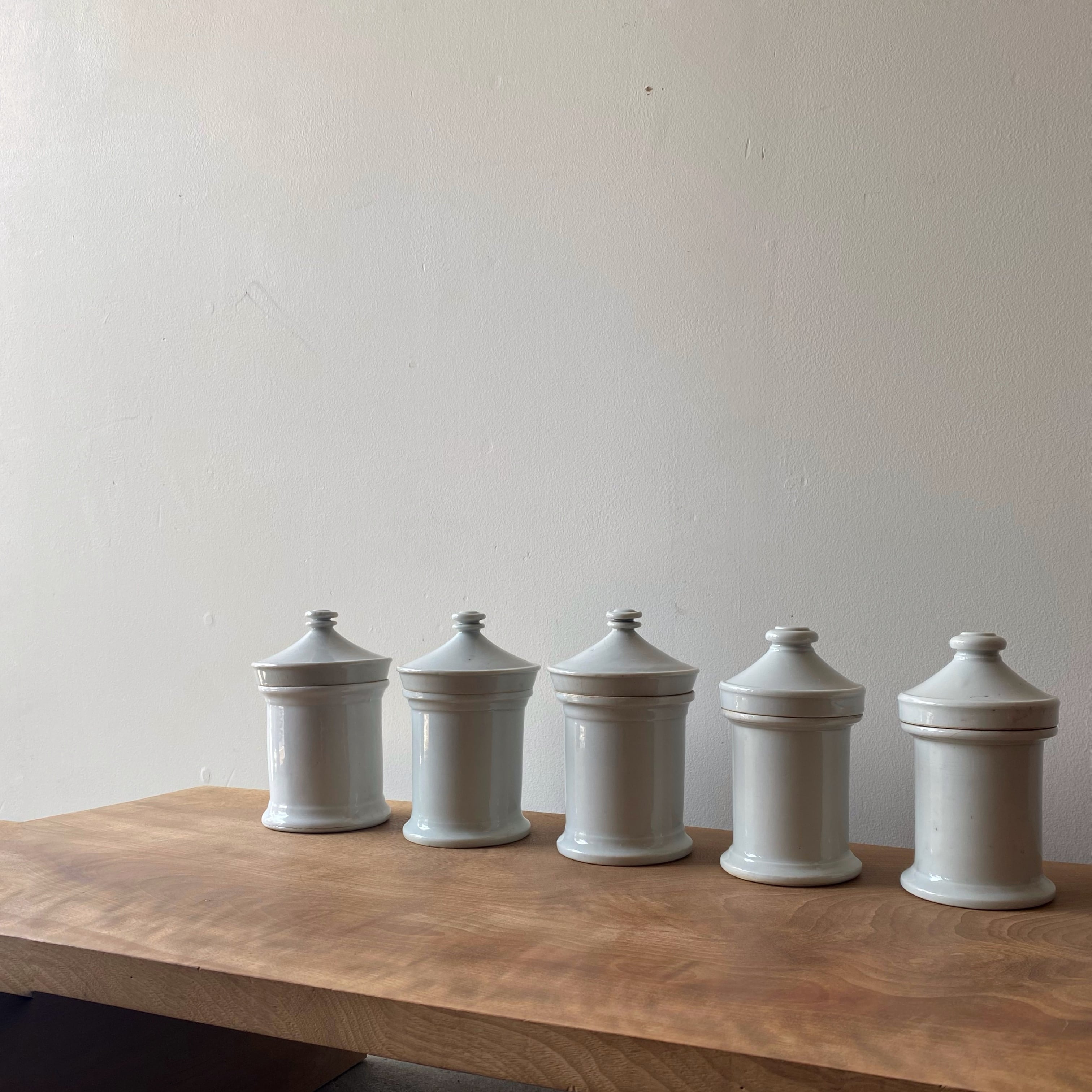 アンティークの白磁キャニスター　中　0893