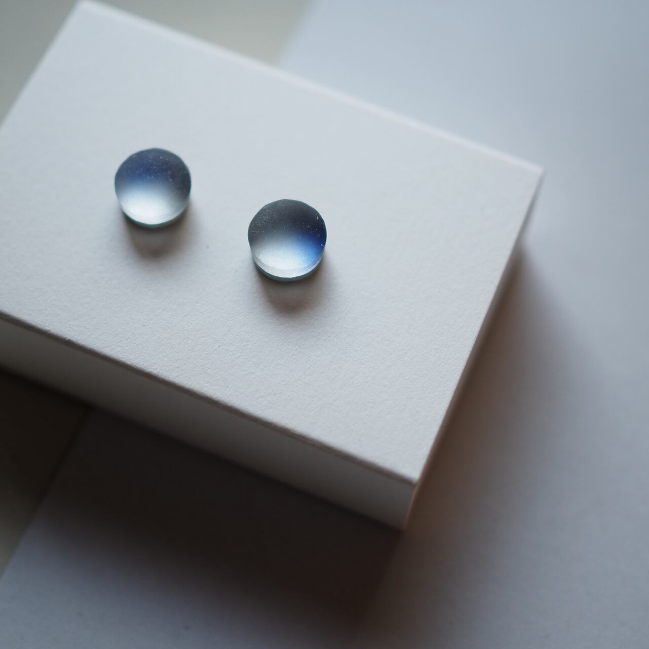 monotone S / 黒×ダークブルー・ピアスorイヤリング