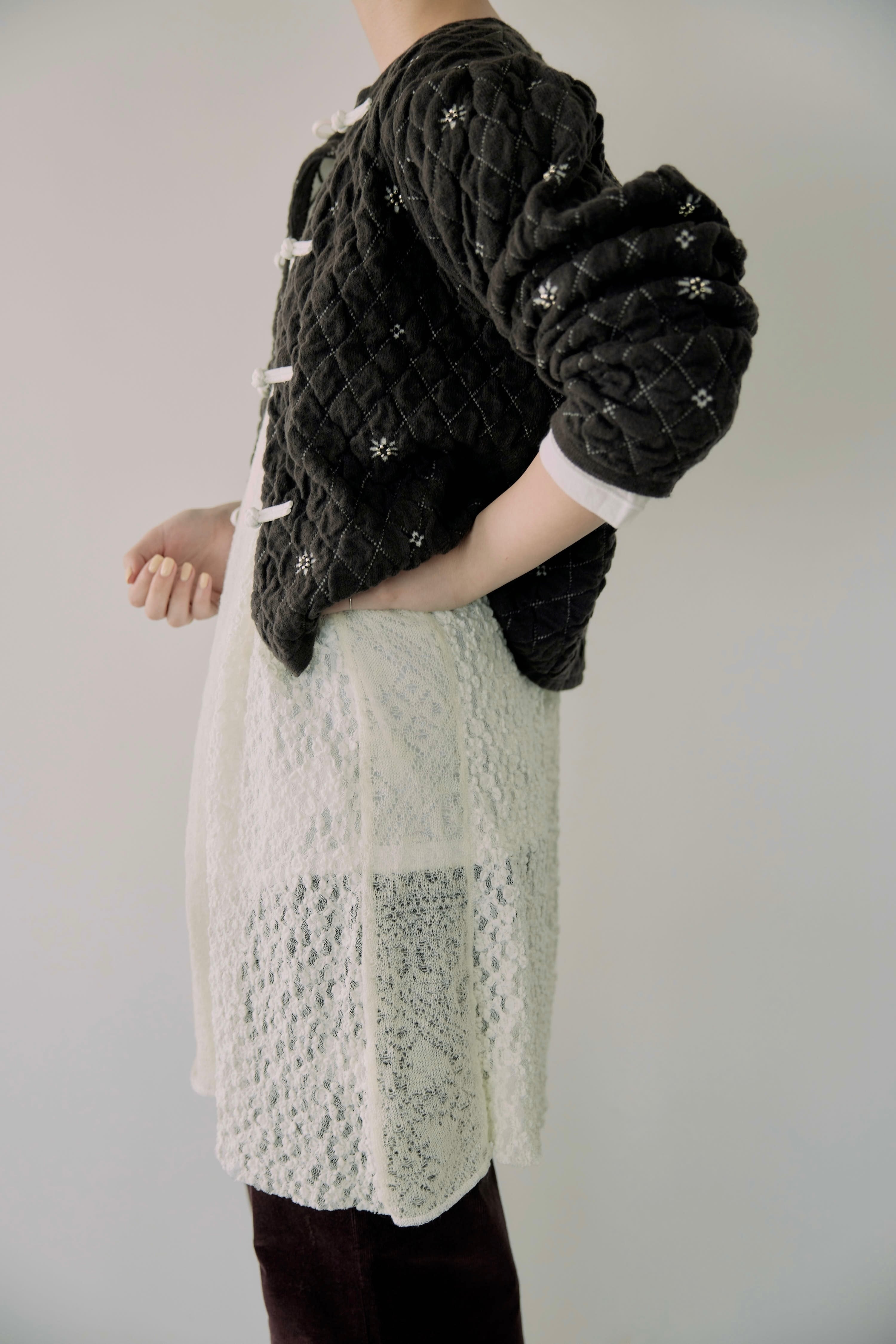 Quilting flower beads cardigan BROWN | tyn.TGOR