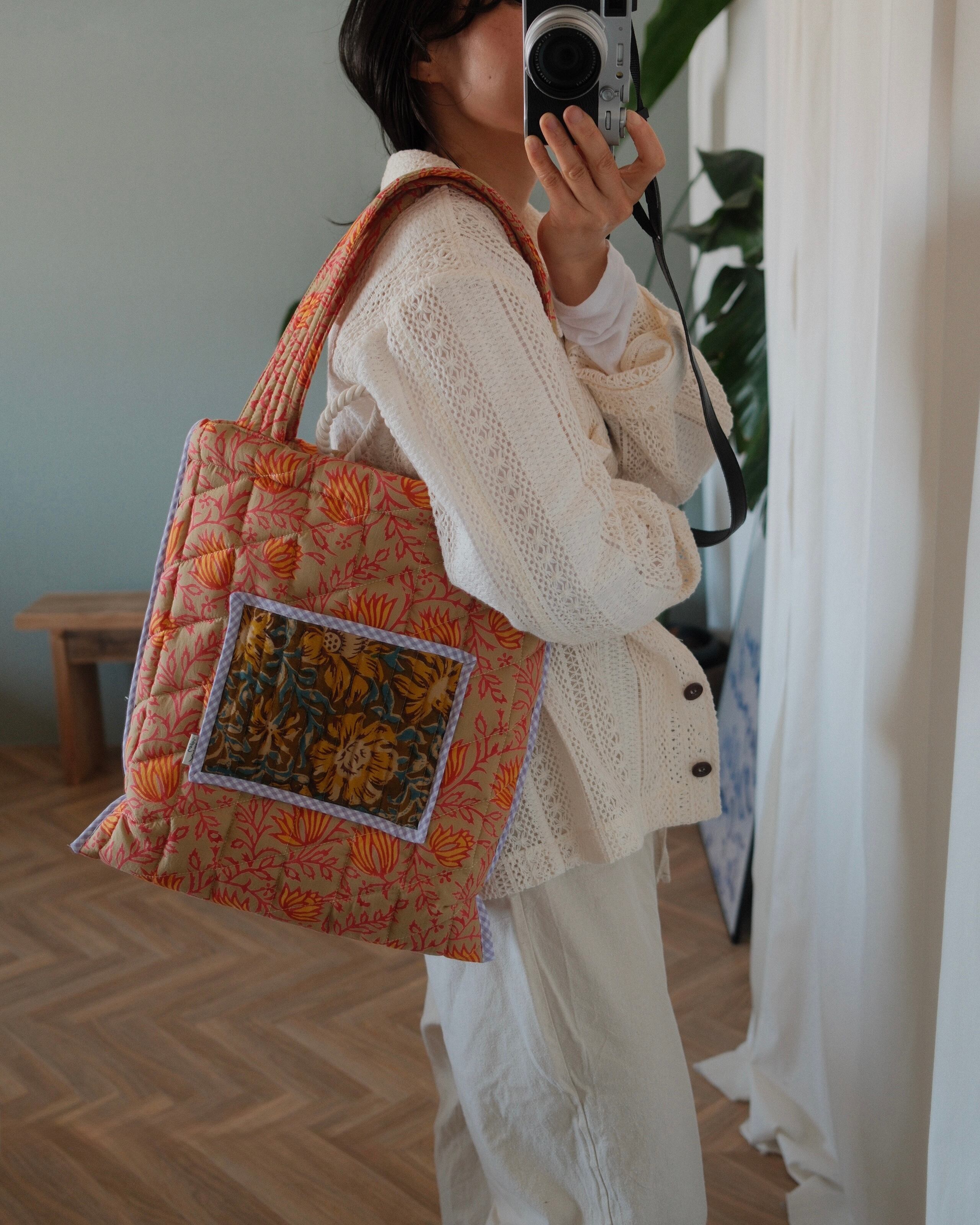 Block quilt tote.<Neon Flower >