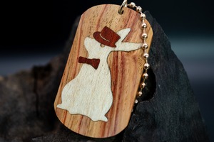 【 木材の女王】チューリップウッド ドッグタグ 象嵌 三月ウサギ