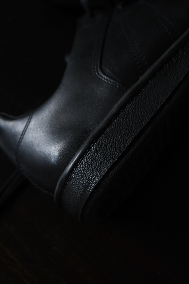 blurhmsROOTSTOCK / INSIDE-OUT GERMAN TRAINER HORSEHIDE MADE BY REPRODUCTION OF FOUND