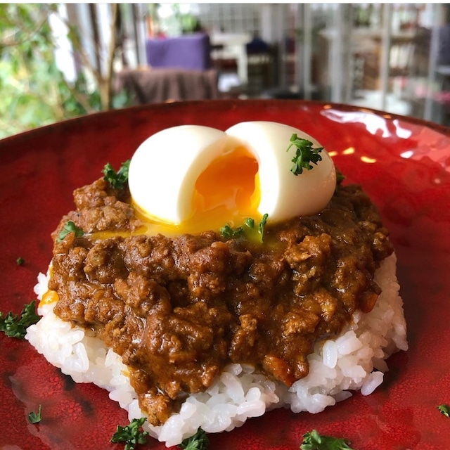 ごろごろ挽き肉のスパイスキーマカレー　半熟卵付き【店舗引き渡しのみ/配達不可】