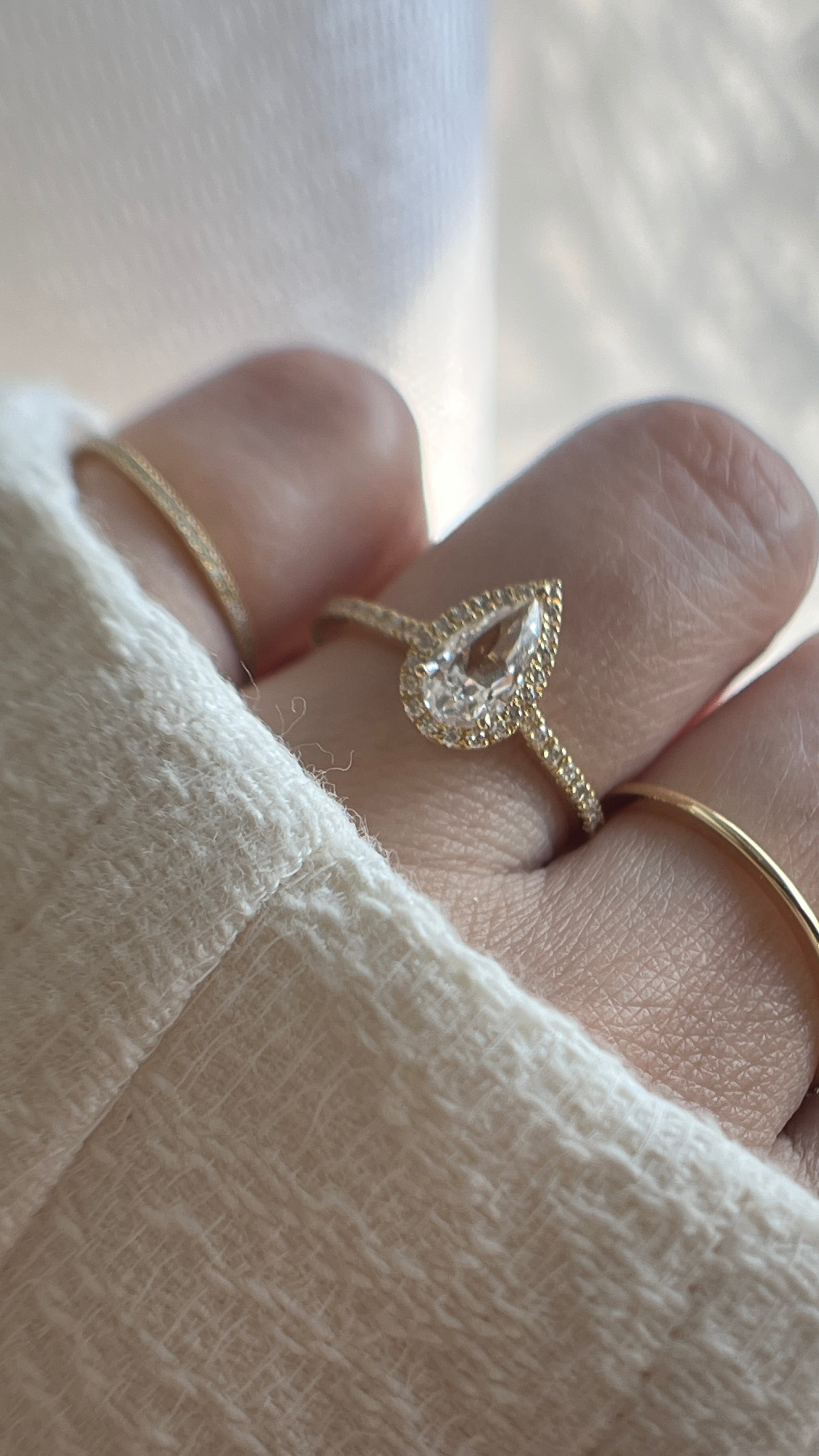 ペアシェイプカット ダイヤモンド リング 0.525 ct K18イエロー