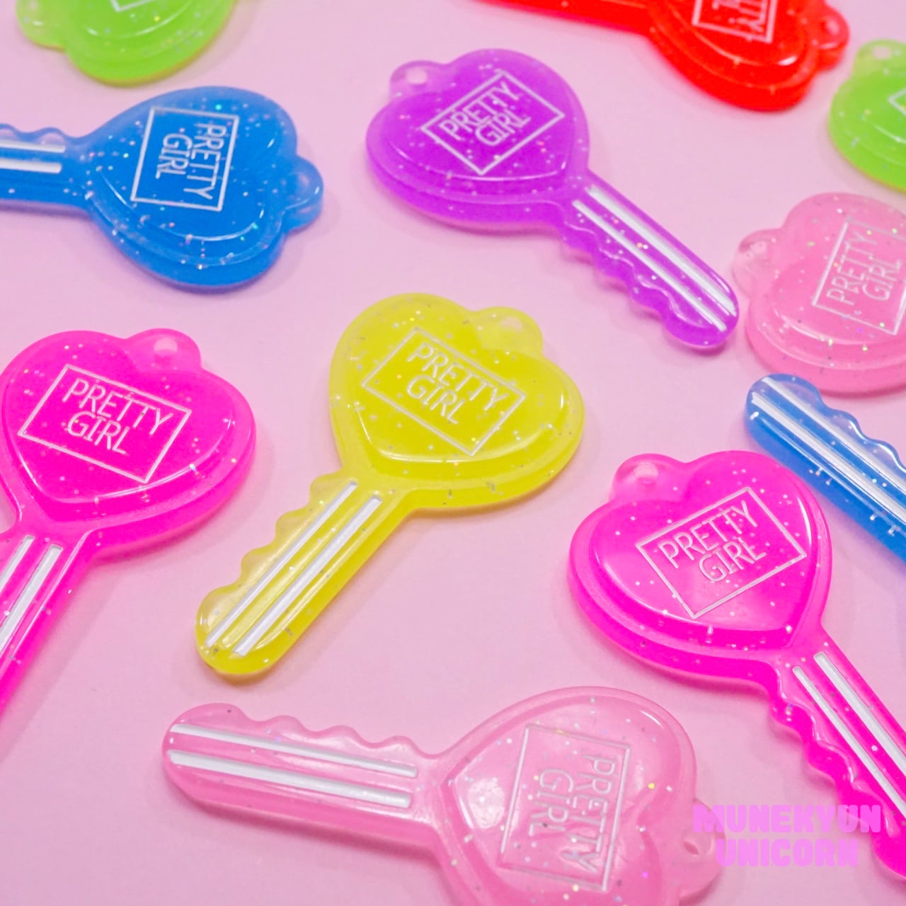 D585【1個/1pc】キャンディーカラー ハート鍵 チャーム/ Candy Color