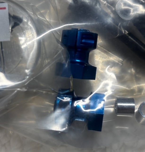 ASSOCIATED AS6907 FT CVA 12mm六角ハブコンバージョンキット【RC10