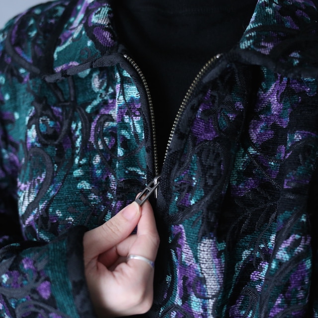 "reversible” poison-color and black paisley pattern zip-up jacket