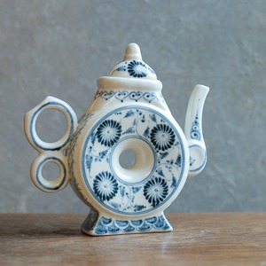 すべてが美しい、陶器のポット