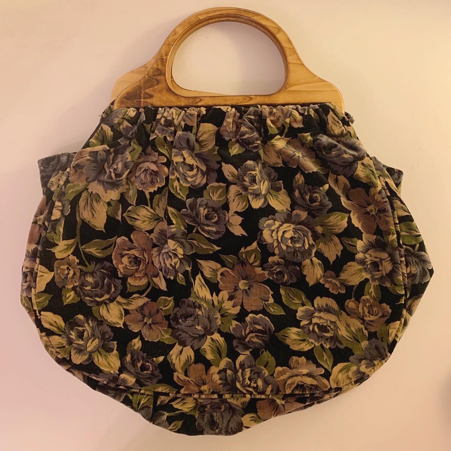 dark flower wood round bag