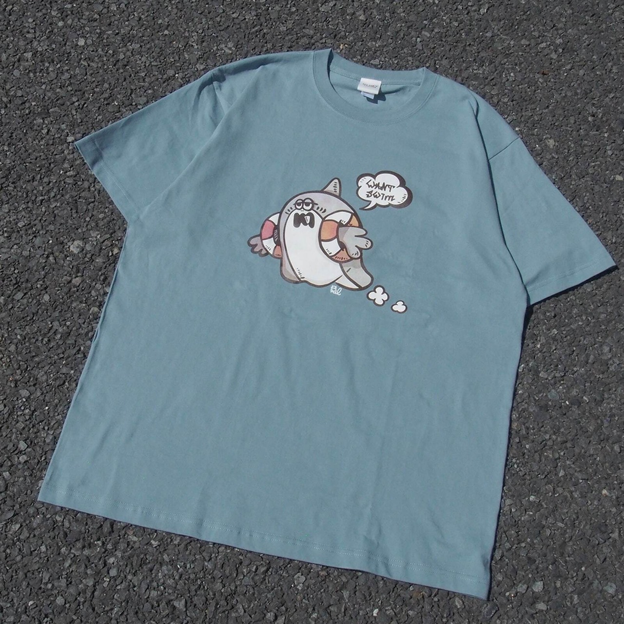 【Spooky Creatures】泳げないサメ『WASABI』のTシャツ。 - 3