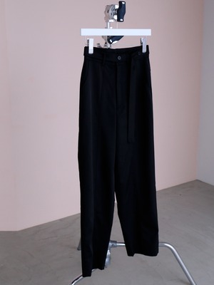 color pin tuck straight pants（black）