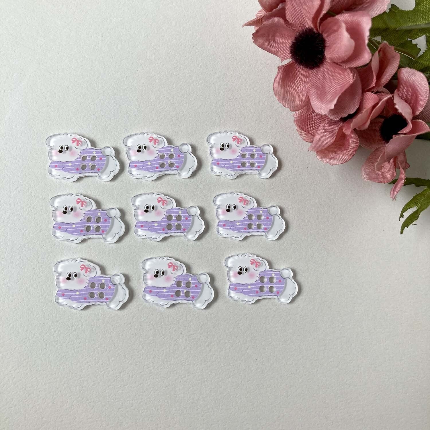 服を着て歩く白い犬モチーフボタン(26mm)