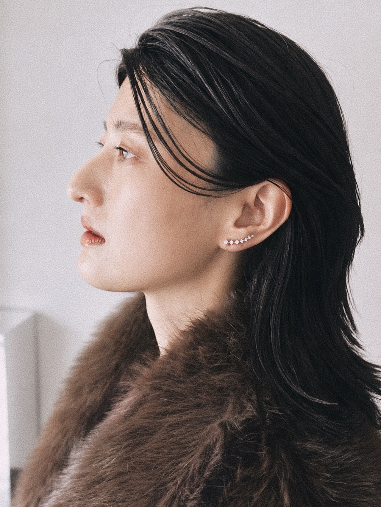 LINE STONE PIERCE