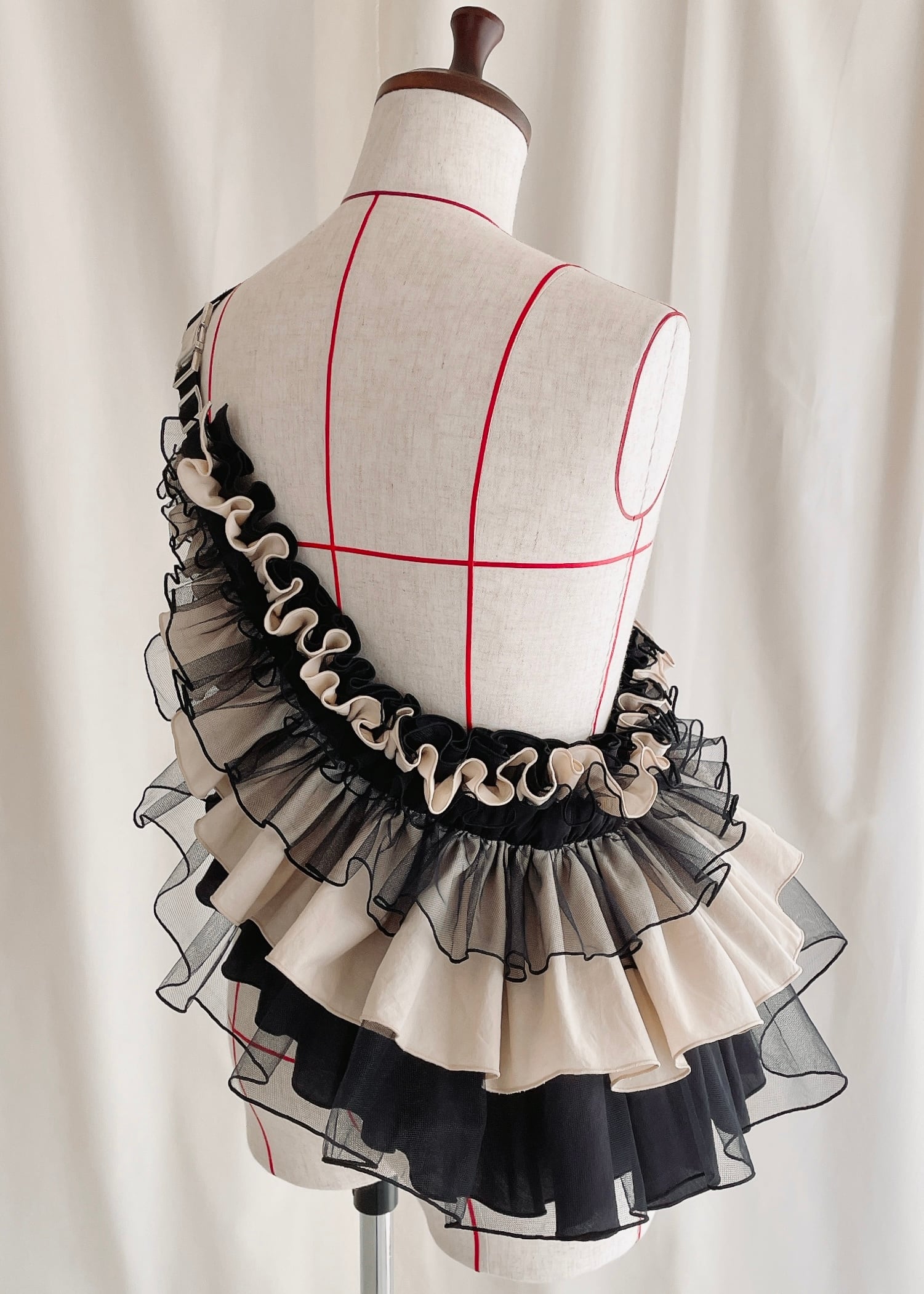 DŌRA MÖRA | Versatile Ruffled Bag - LAMP BLACK | ORIENT MILLINERY