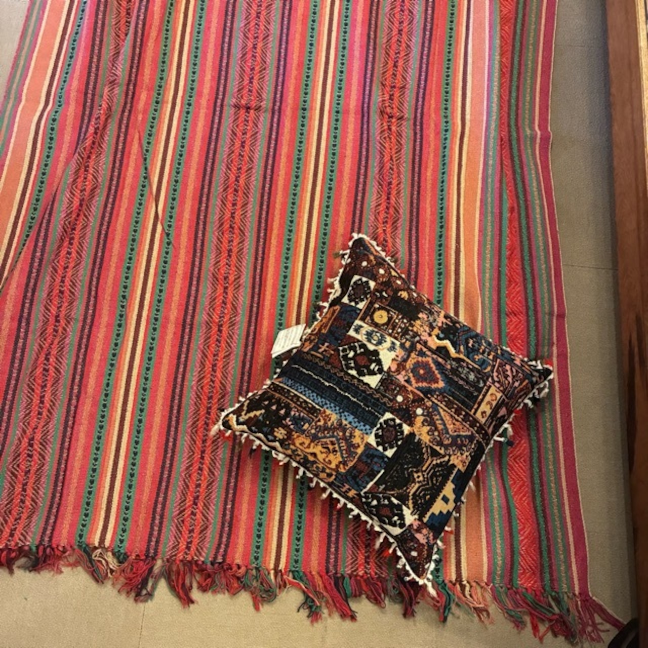 India Geometric rug　ジオメトリックラグ　125×175cm  エキゾチック　レッド　2人掛けソファ　ビーチマット　ソファカバー　ベッド　リビング　車内マット　コットン　綿