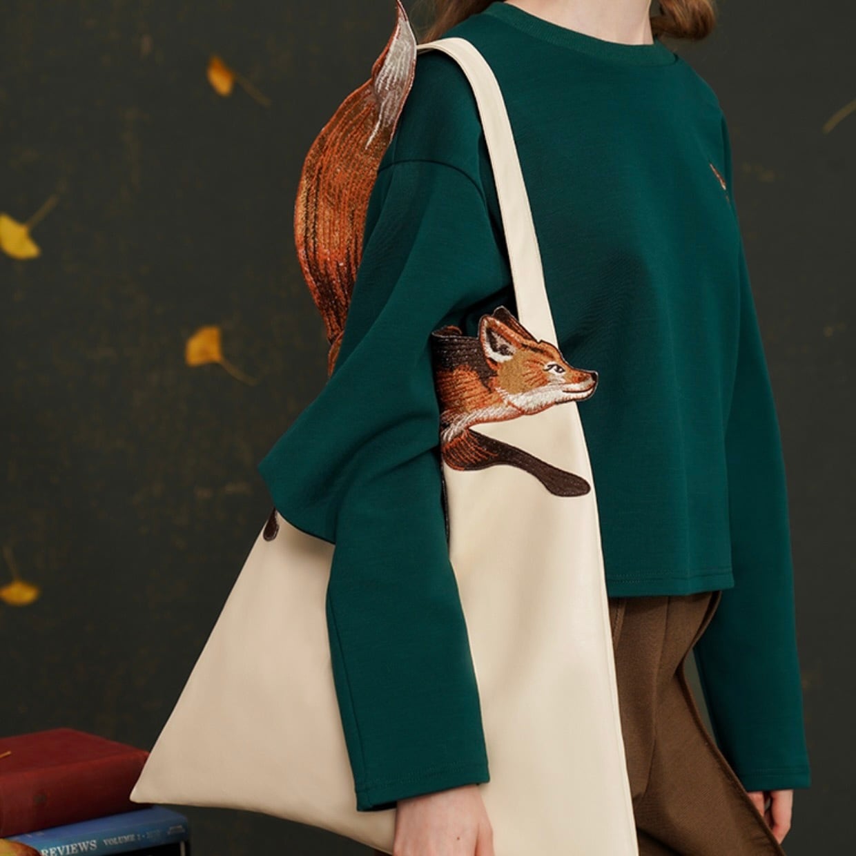 狐物語群〜悪狐の悪巧みバッグ〜M23235 | 奇妙な洋装雑貨店 Magica Bazaar