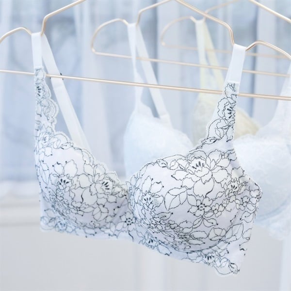 【新品未使用】 BB育乳ブラ　BBランジェリー ホワイトブルー C75 BBランジェリー 育乳ブラ スタンダード [ブランシュノワール] | selene