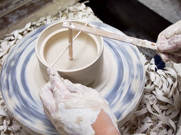 愛媛県から 砥部焼の こぼしにくい器｜0歳からの伝統ブランド和える