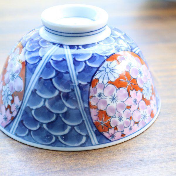 有田焼 お茶碗 青海波花絵（緑・赤） 9-157 | MARUFUKU utsuwanohana