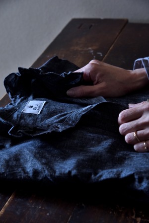 ギャザー襟シャツブラウス