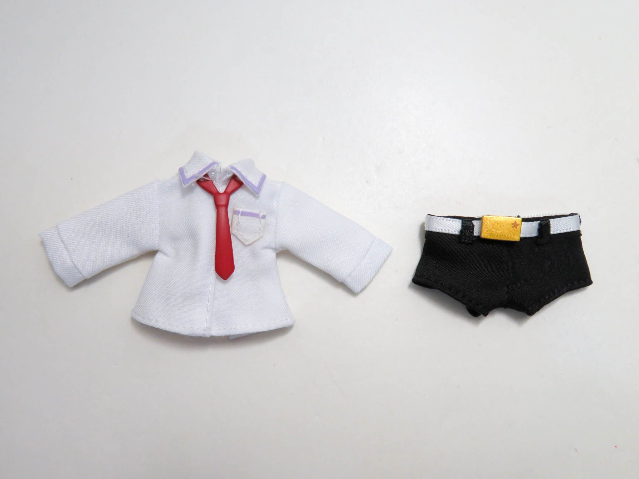 ねんどろいどどーる 牧瀬紅莉栖 白衣Ver. ネクタイ付きシャツ ホットパンツ