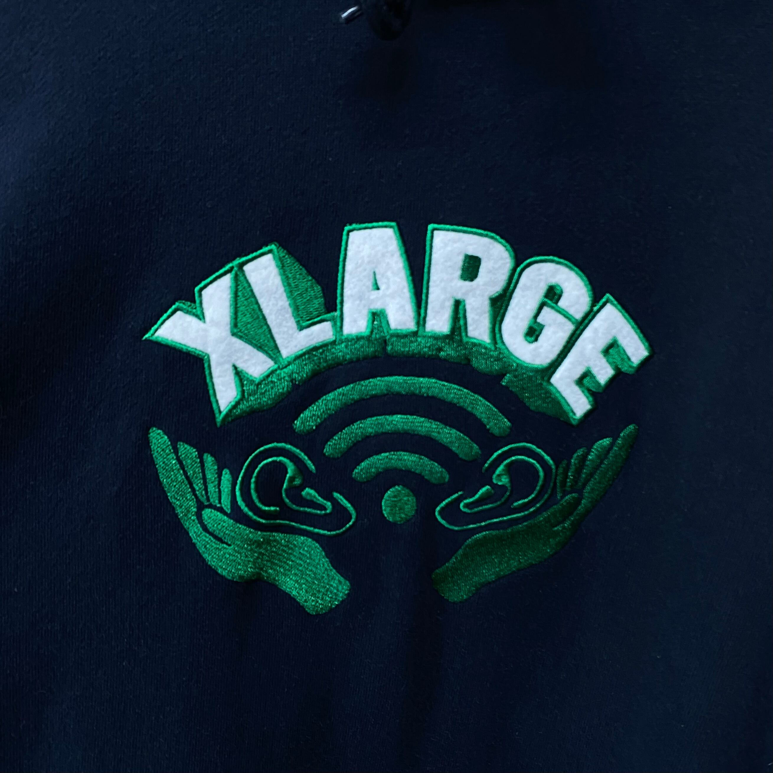 XLARGE パーカー センターロゴ刺繍-