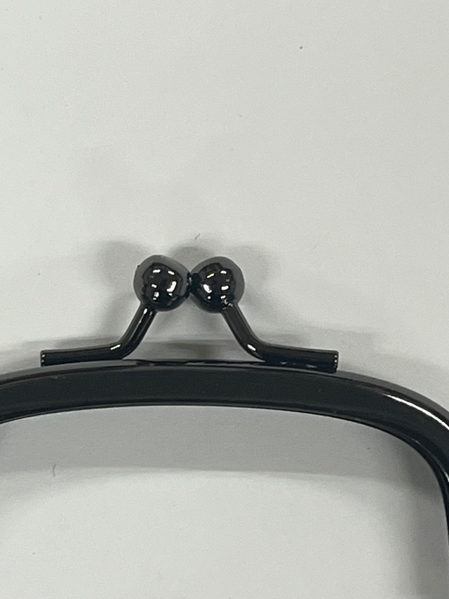２５クシ(横約7.5㎝×高さ約3.8㎝)　7㎜ﾍｯﾀｰ　ﾖｺｶﾝ　　（ブラック）