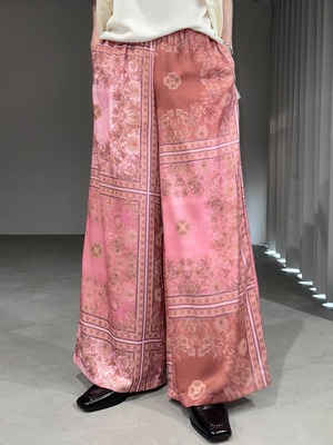 satin scarf pattern wide pants / pink