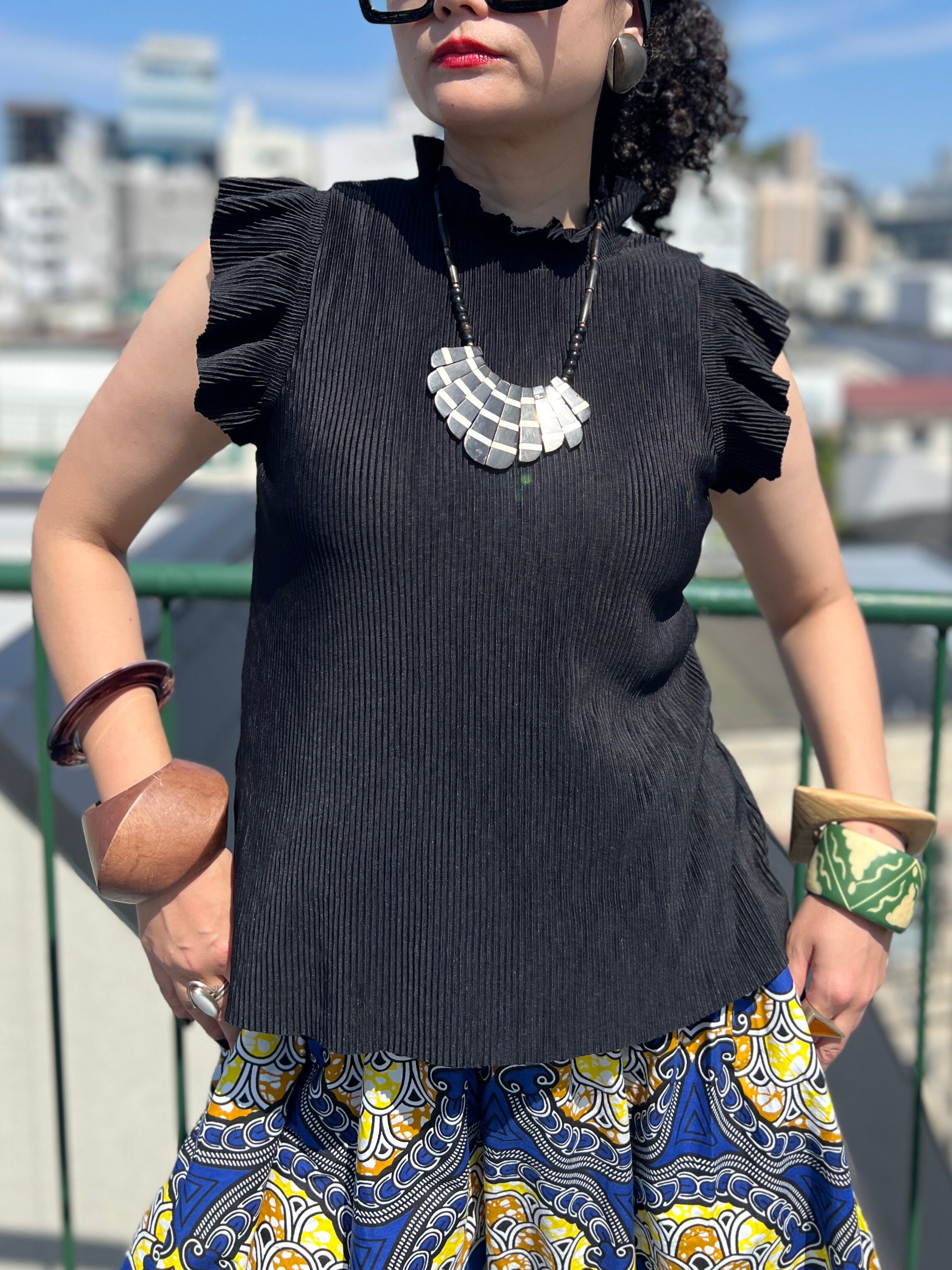 Vintage black pleats tops