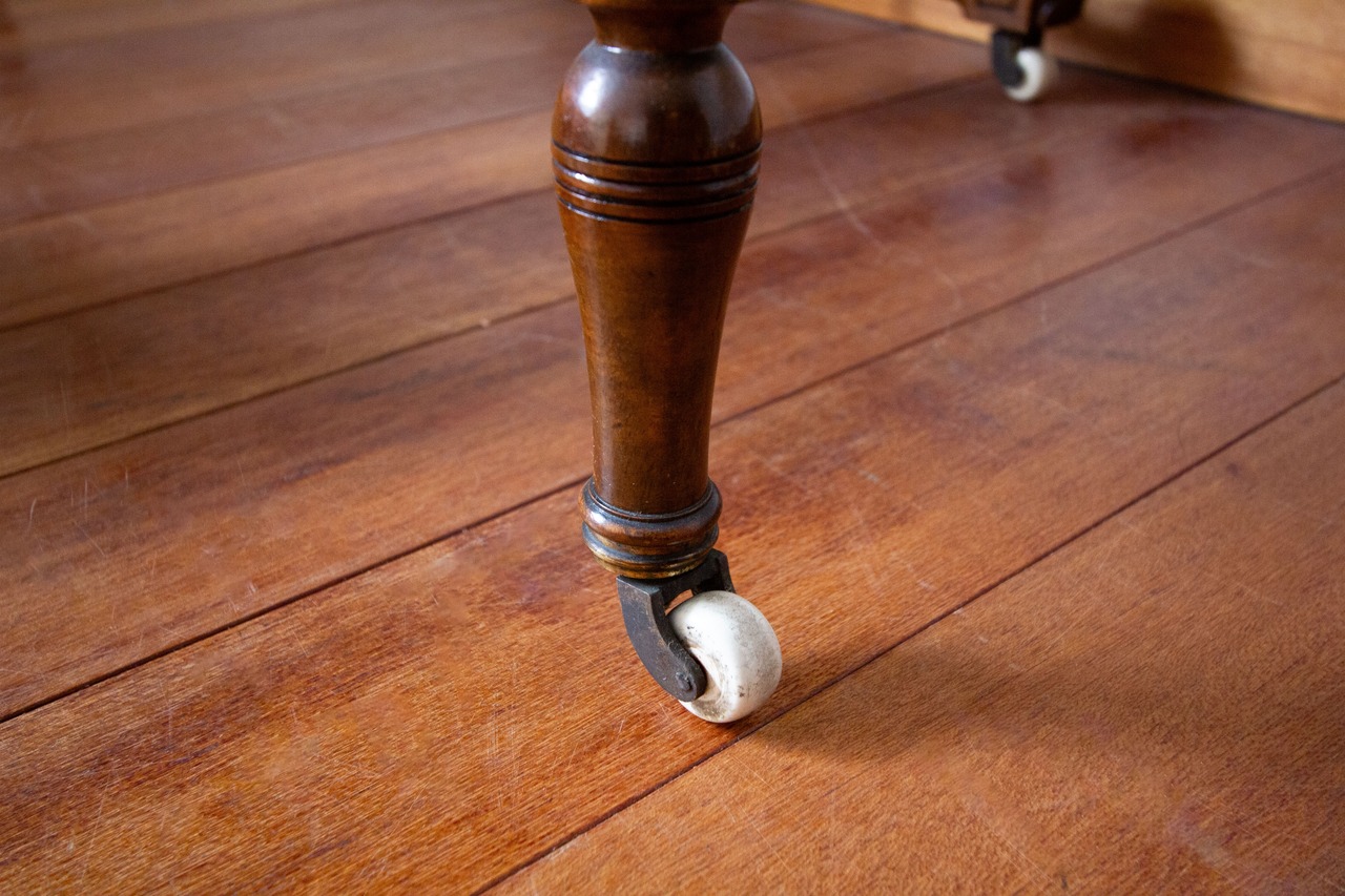 「空間を自由に有効活用できる折り畳み式アンティークテーブル」　バーウォールナット/Drop-Leafテーブル/折りたたみテーブル/アンティーク家具