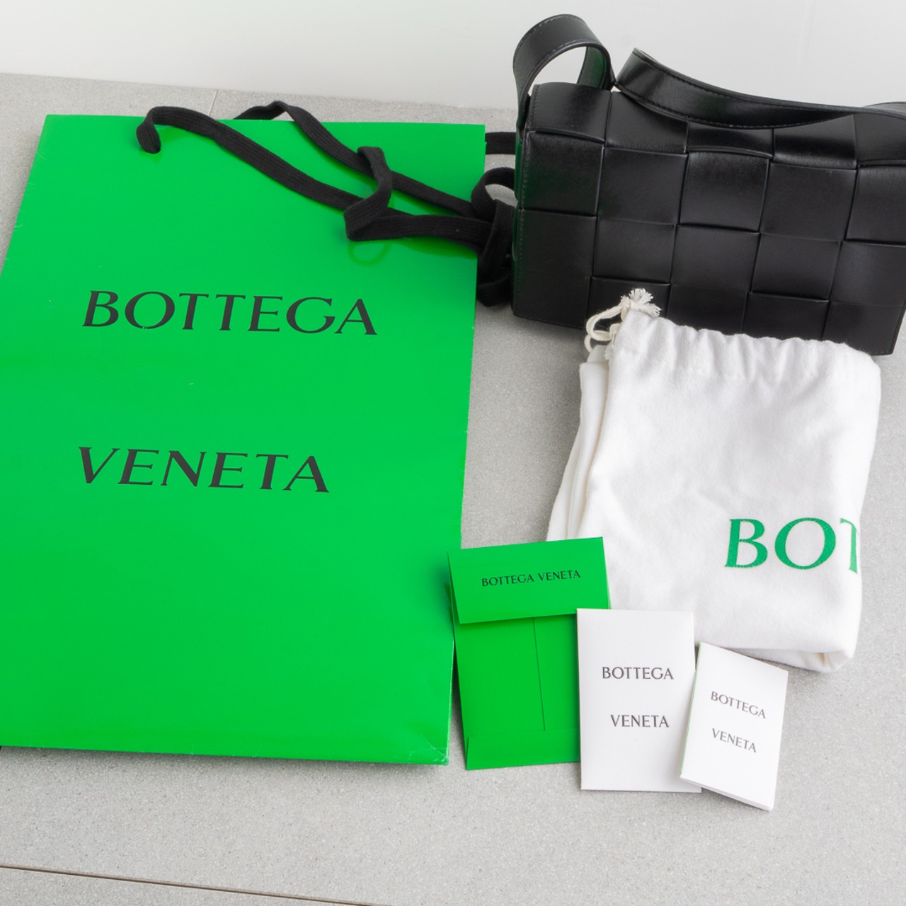 ボッテガヴェネタ カセット ショルダーバッグ ブラック グリーン