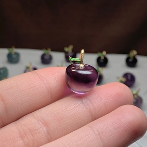 42.フローライトりんご・ペンダントトップ