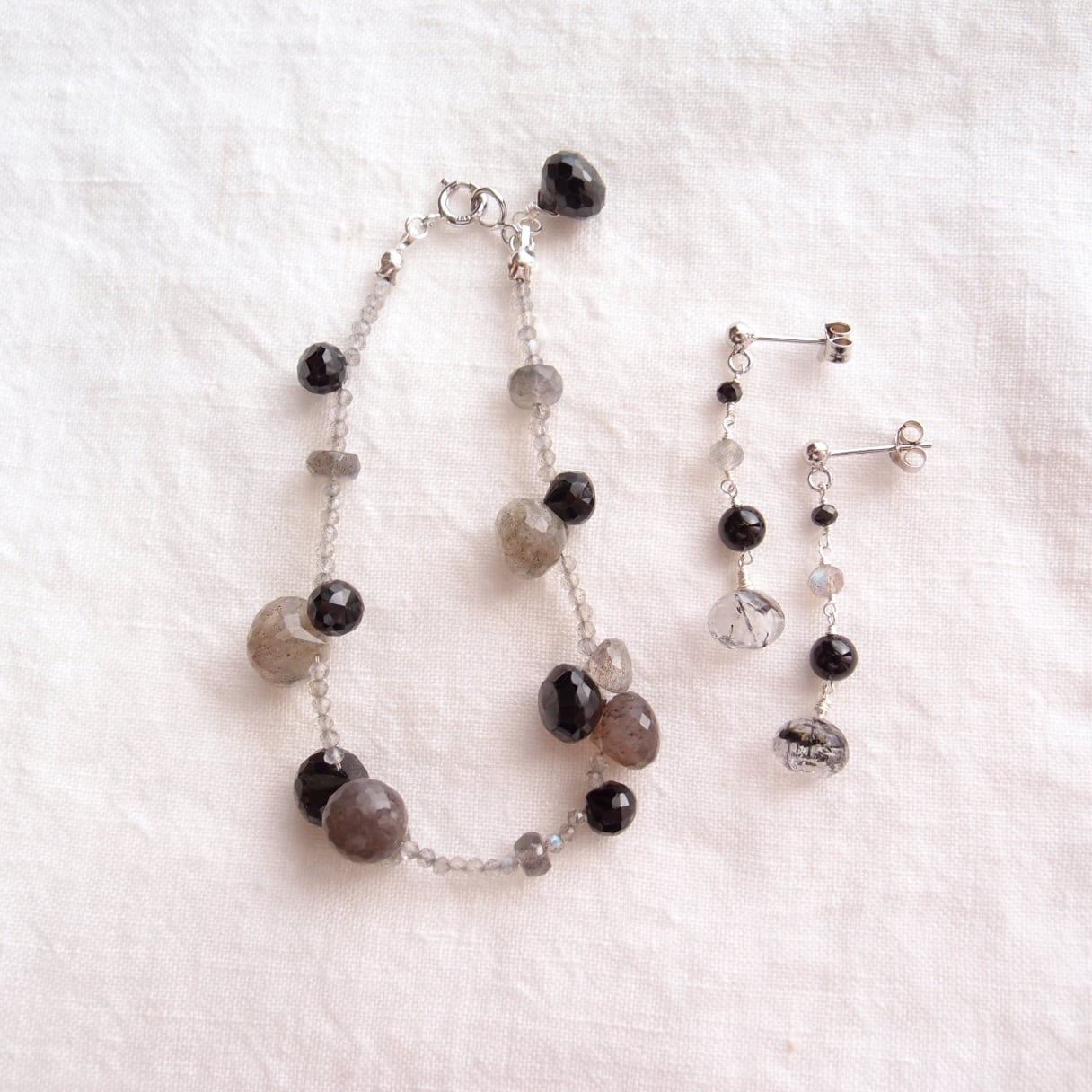 【SV】Black Rutile Quartz Earrings/ブラックルチルクォーツ ミニスタッドピアス