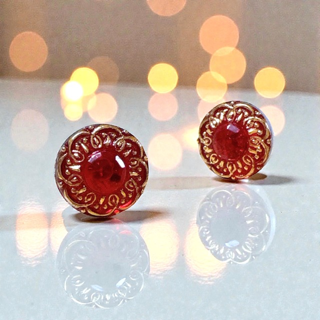 灯紅 -Akabeni-［チェコガラスのピアス］ギフトBOX付