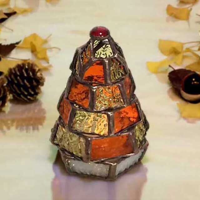 《送料無料》 ステンドグラス・ミニランプ 【小さなもみの木ランプ／紅葉ver.】（LEDライト付） クリスマス クリスマスツリー