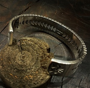 LyleSecatero(ライルセカテロ) 4面スタンプワークバングル