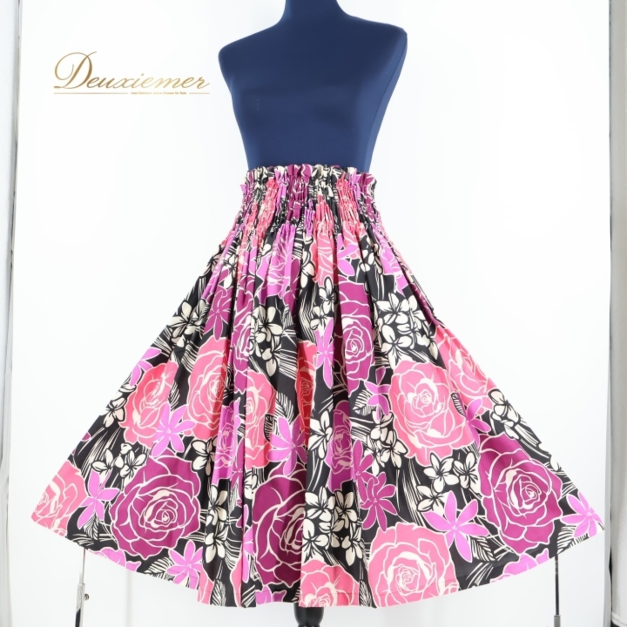 フラダンス 衣装 パウスカート ブラック系 パープル系 ハレハワイイ シングル フラ ダンス プルメリア柄 ティアレ柄 ロケラニ柄 黒 白 紫 華やか 日本製 ハワイアン アロハ かわいい 花柄 鮮やか 派手 目立つ レッスン 練習 ホワイト系 ピンク系