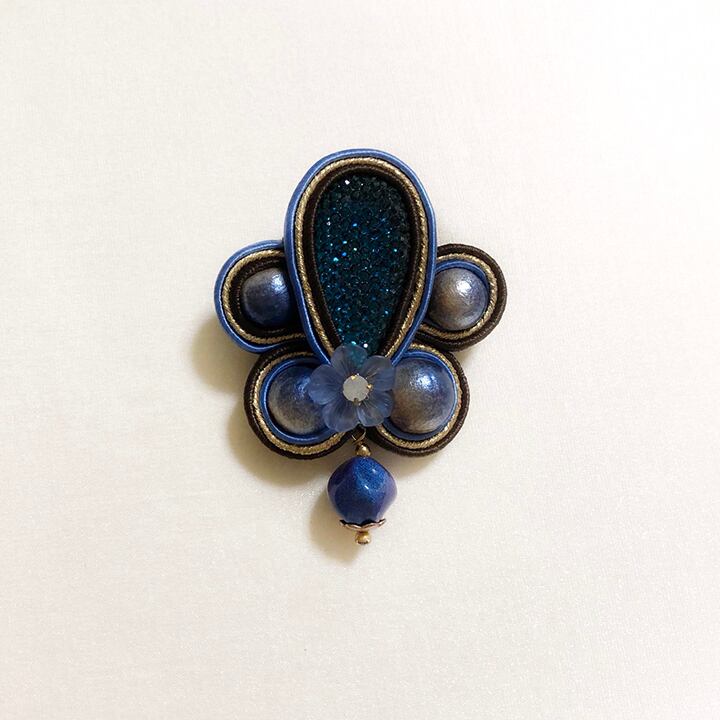 ソウタシエブローチ｜ako-0004 | atelier KAZUMI