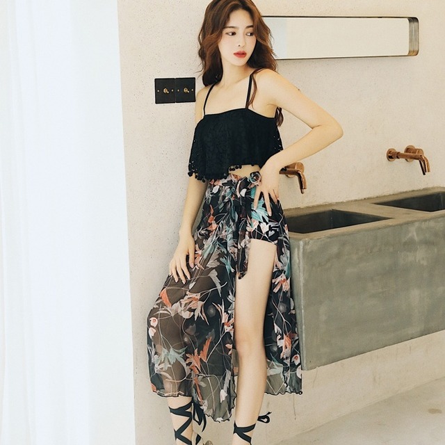 【送料無料】 ビキニ 水着 花柄 パレオ 黒 3点セット タンキニ キャミソール 紐 レース セパレート 水着 きれいめ おしゃれ 個性的 セクシー ショートパンツ ショーパン 透け感 ボタニカル リーフ柄 バイカラー レース エレガント 体型カバー 上下セット 大人可愛い フラワー ブラックコーデ 日焼け防止 脚カバー ロングパレオ 巻きスカート スタイルアップ モテ レディース M 大きいサイズ L XL リゾート バカンス 海 プール スイムウェア 韓国 海外 10代 20代 30代 db3413