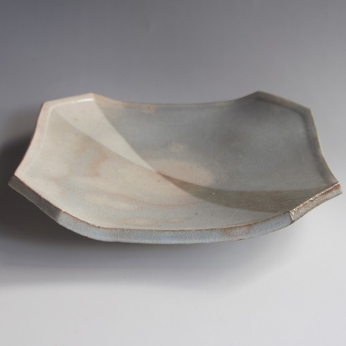 掛け分け角切角皿　足付　