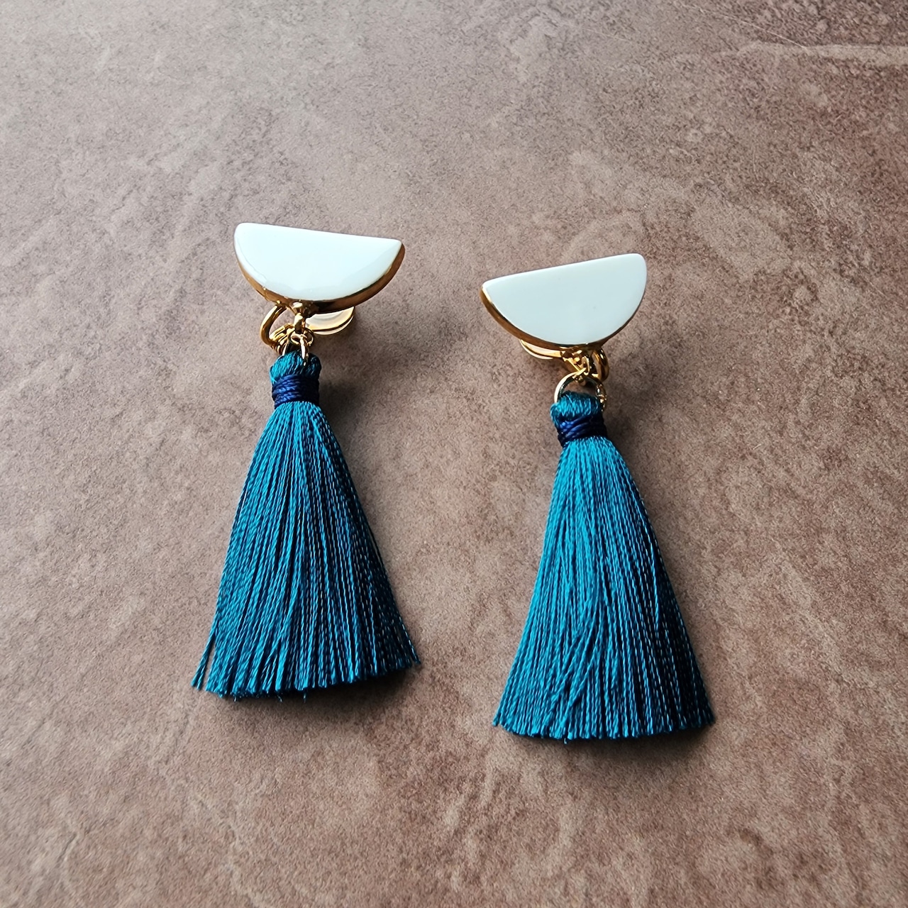 hakuji tassel　pierced earrings