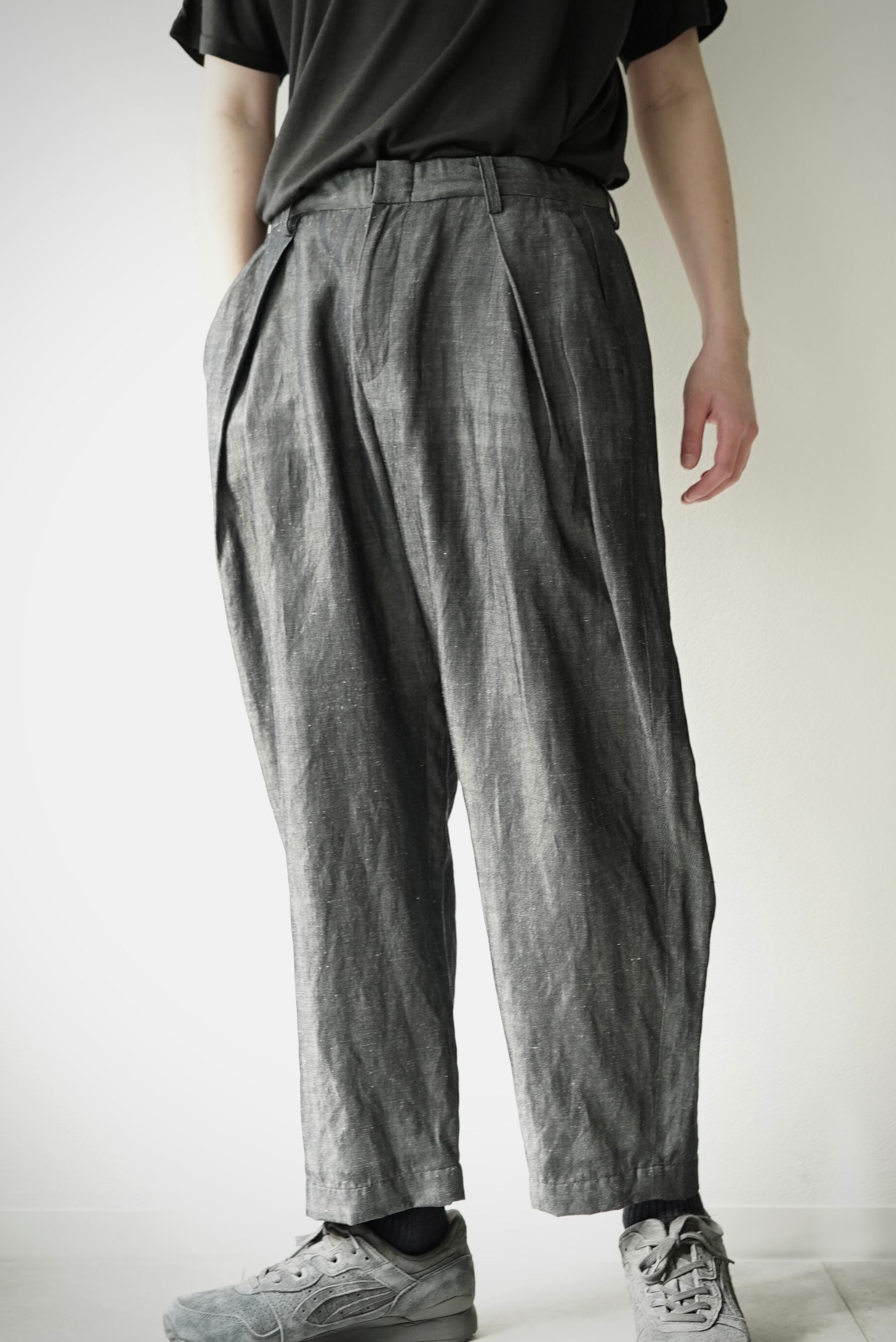 Washable Wool × Linen Gabardine / W-tuck Pants（DARK NAVY） | C O L I N A  powered by BASE