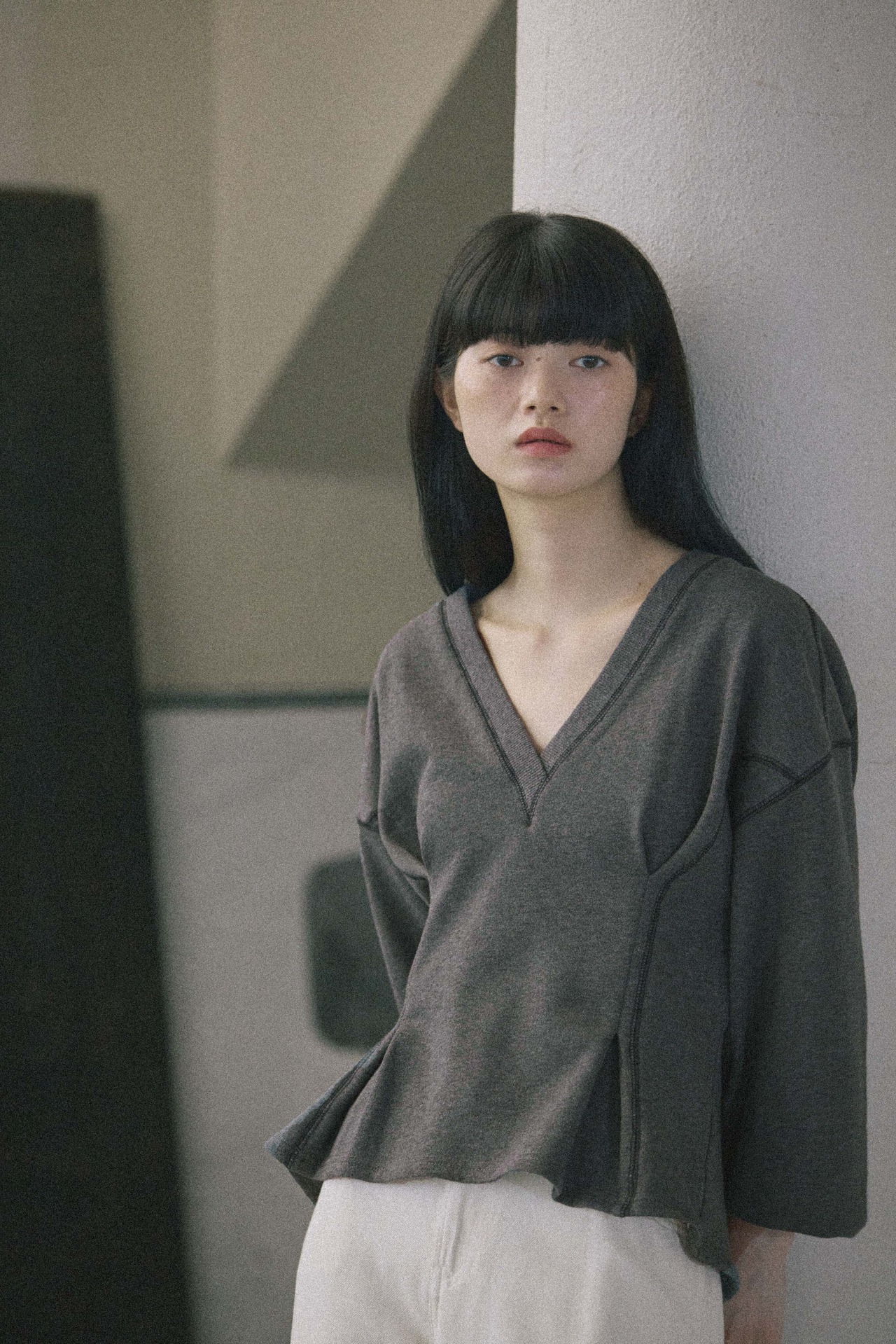 DU260712 Vneck Tuck Design Sweat