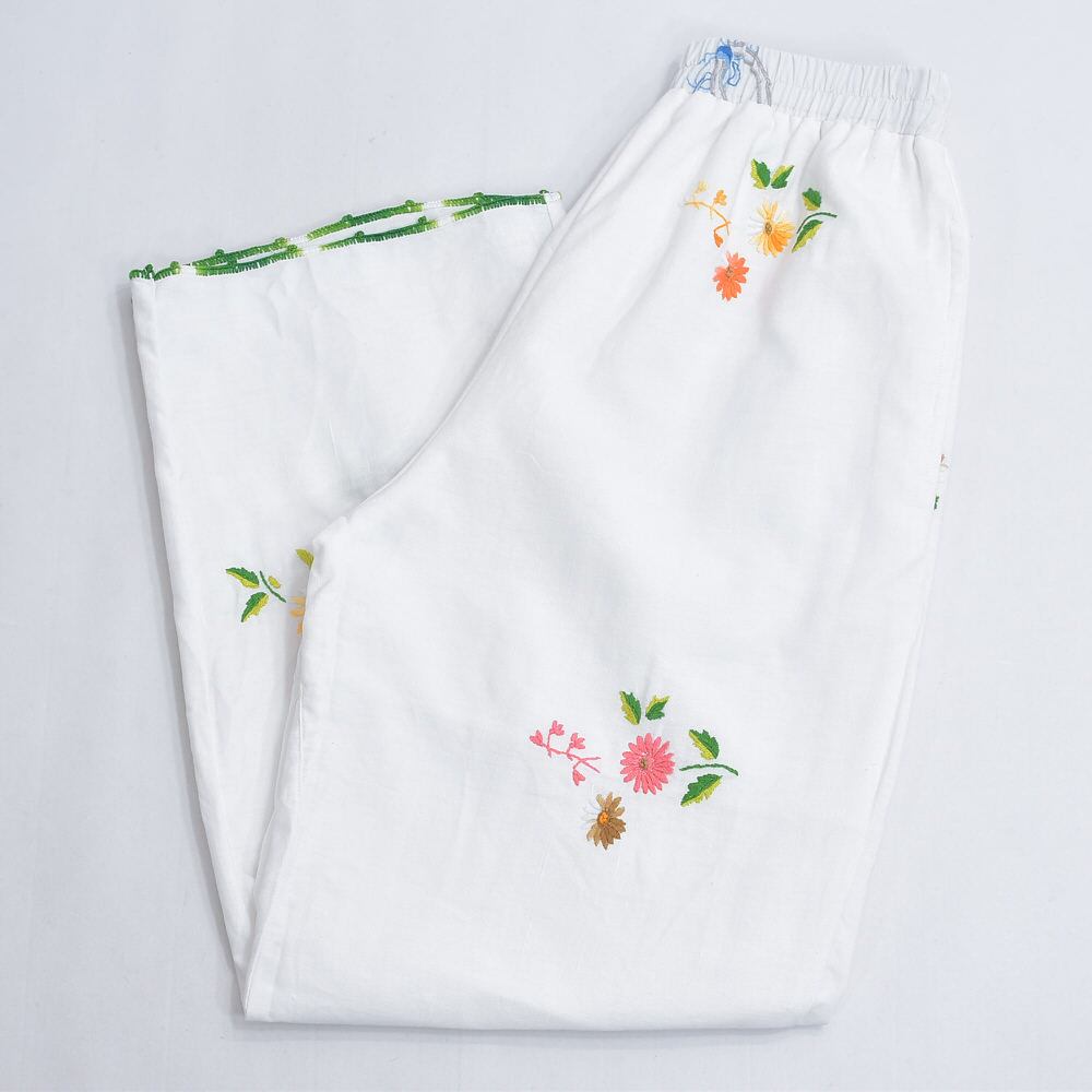 Remakeリメイク 再構築 パッチワーク&フラワー刺繍 デザイン ルーズシルエット コットン イージーパンツ エシカル ホワイト 古着 裏地付き レディースW64~90cm