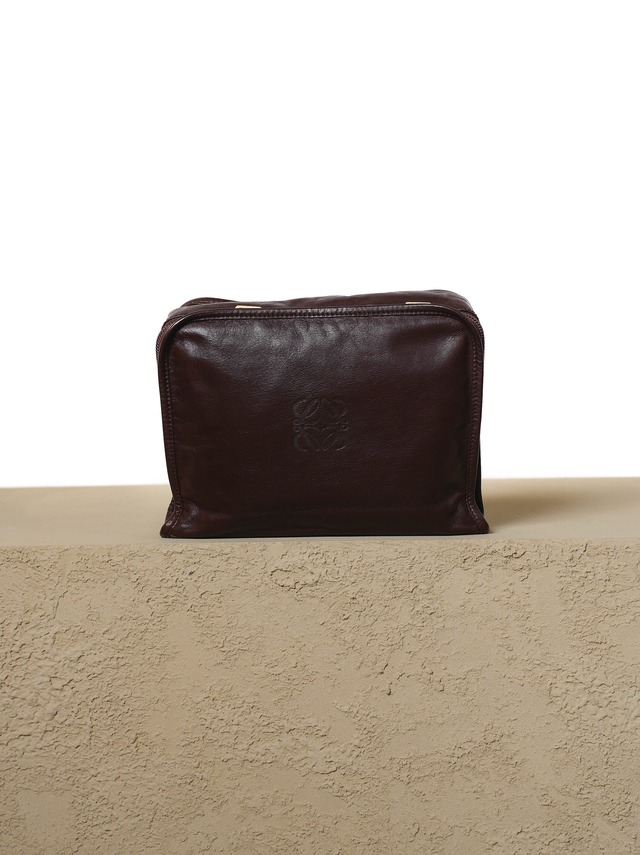 LOEWE ロエベ アナグラムエンボスレザークラッチバッグ