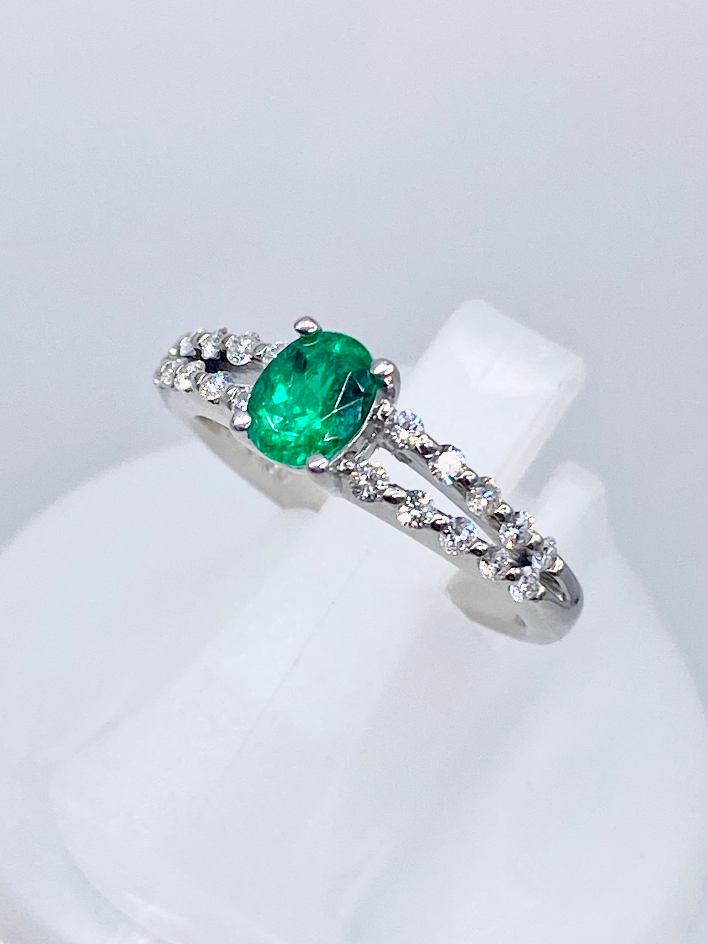 エメラルド 0.55ct / ダイヤモンド 計0.30ct Pt900 リング