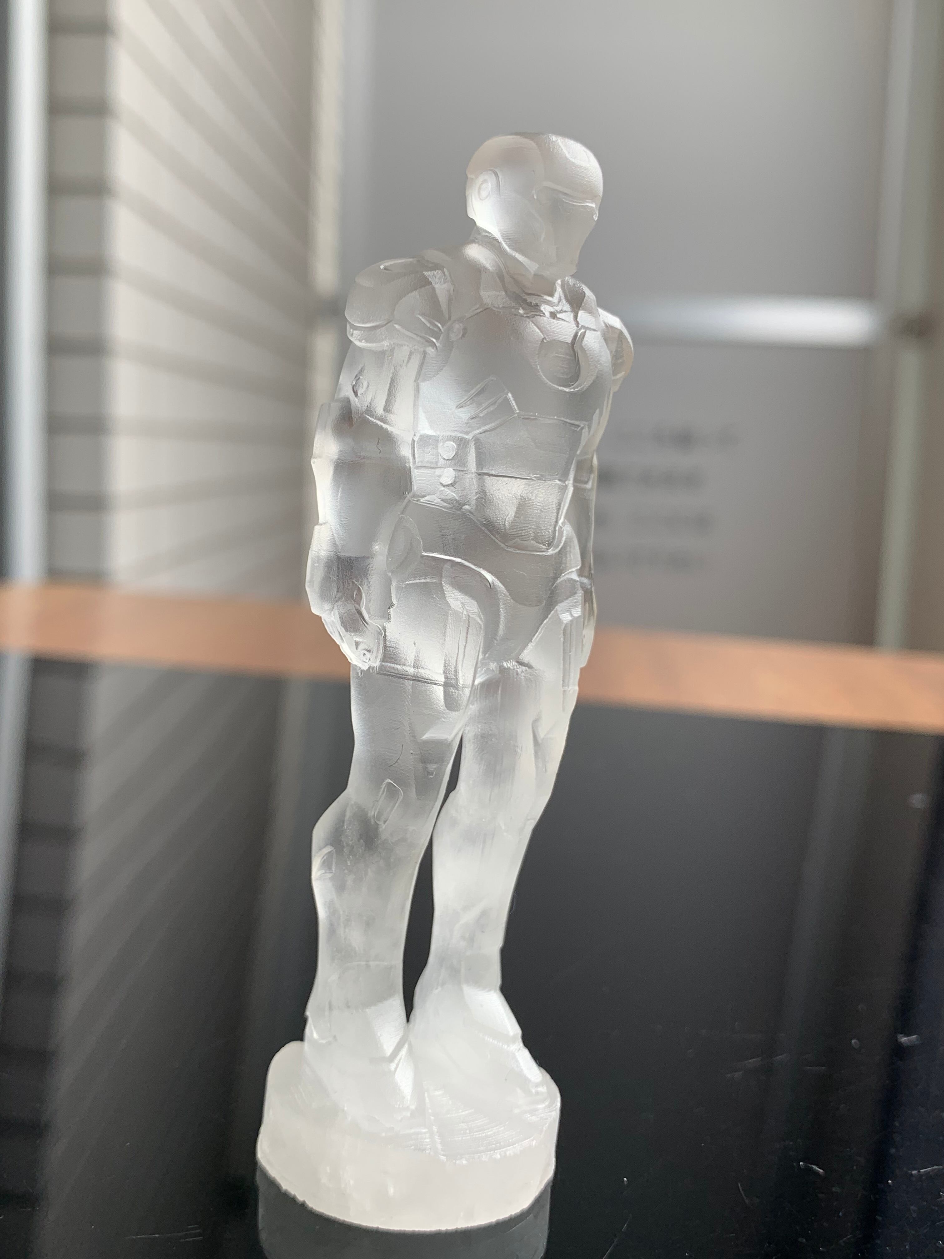 天然水晶 アイアンマン 見える