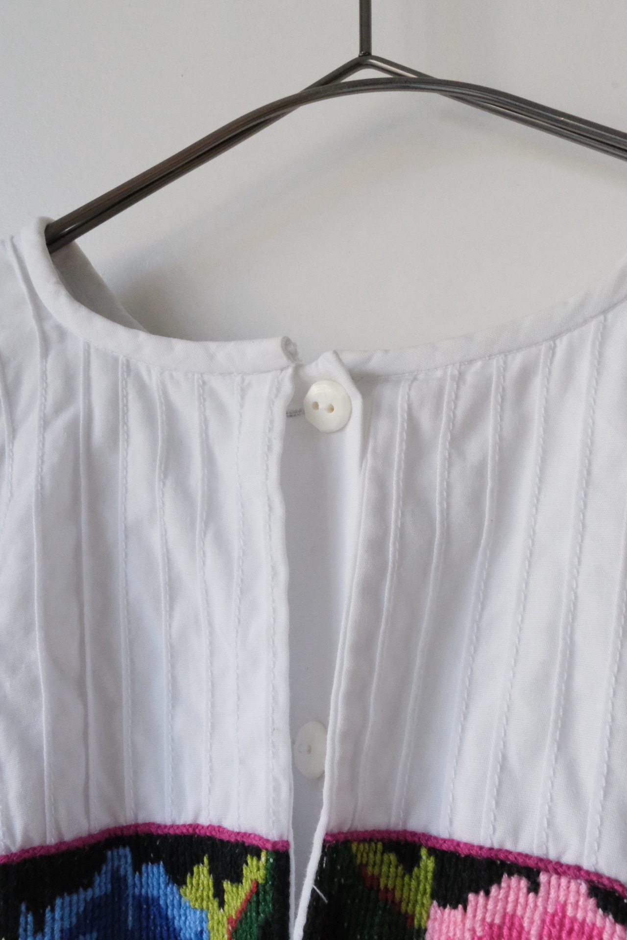 Folklore style foral embroidered blouse